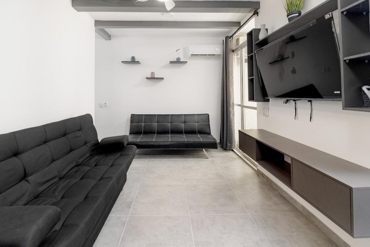 Luxury Near Sea Wifi Ac Pool At *